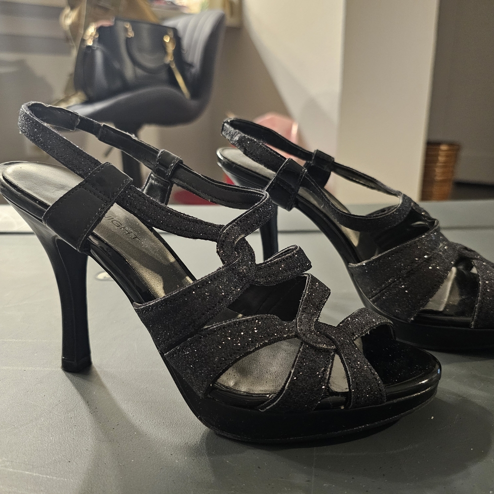 FIONI Black Glitter Strappy Heels
